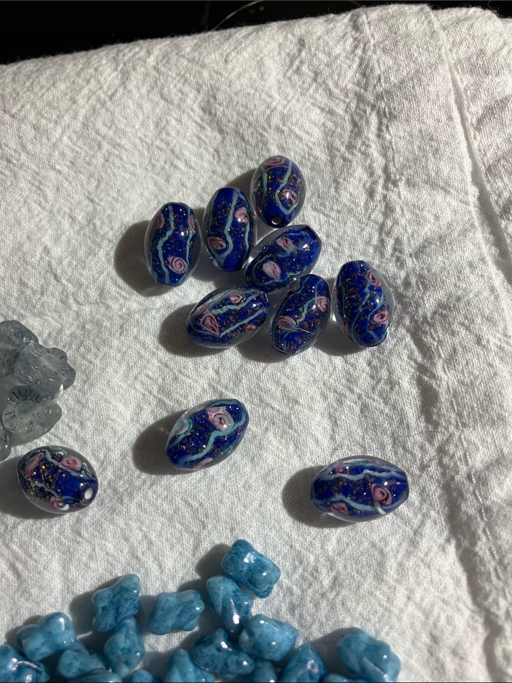 Assorted Blue Glass and Resin Bead Lot - Picture 5 of 12